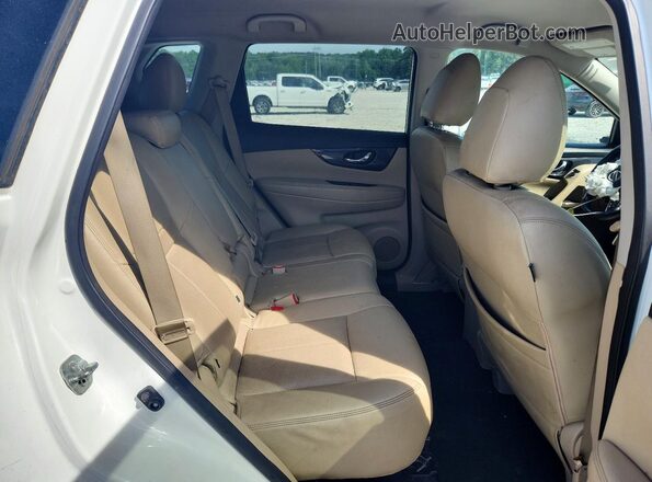 5N1AT2MT9JC774979 2018 NISSAN ROGUE White Вид задньої частини салону