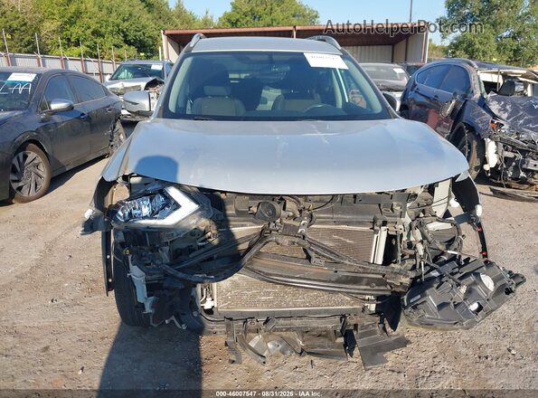 5N1AT2MTXHC896745 2017 NISSAN ROGUE Silver Вид задньої частини салону