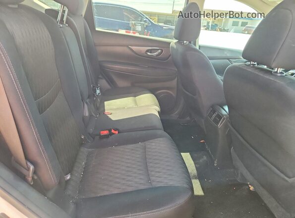 5N1AT2MTXJC700826 2018 NISSAN ROGUE Белый Вид задней части салона