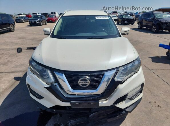 5N1AT2MTXJC700826 2018 NISSAN ROGUE Белый Вид спереди