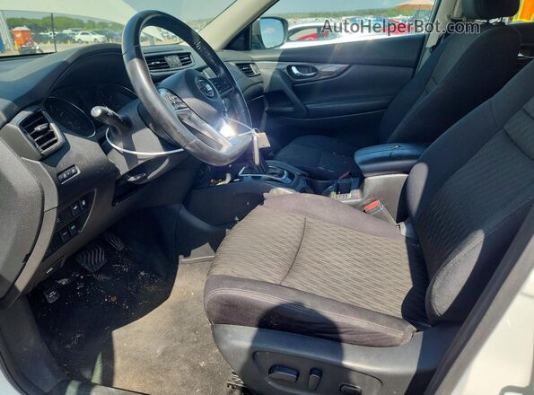 5N1AT2MTXJC700826 2018 NISSAN ROGUE Белый Вид салона спереди