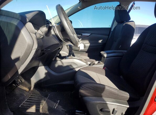 5N1AT2MTXJC827950 2018 NISSAN ROGUE Красный Вид салона спереди