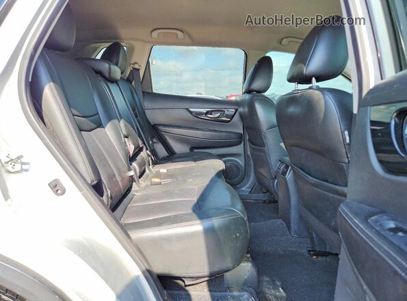5N1AT2MTXKC815525 2019 NISSAN ROGUE Серебряный Вид задней части салона