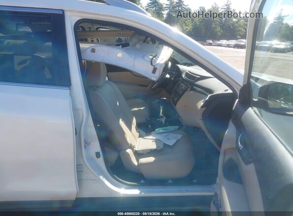 5N1AT2MV0GC916923 2016 NISSAN ROGUE Белый Вид салона спереди