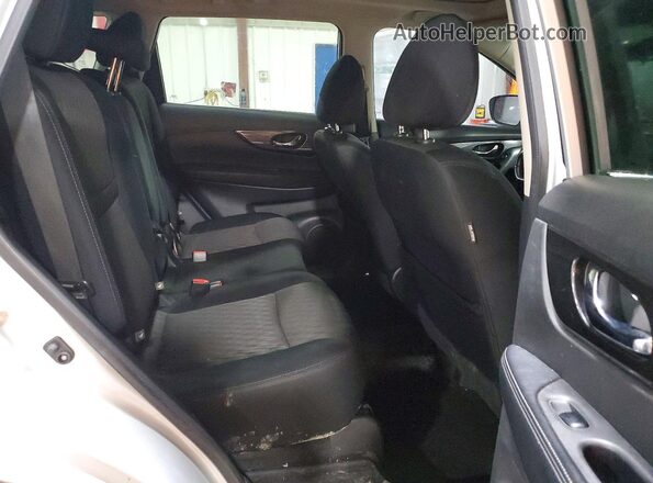 5N1AT2MV0HC888588 2017 NISSAN ROGUE Silver Սալոնի հետևի տեսք