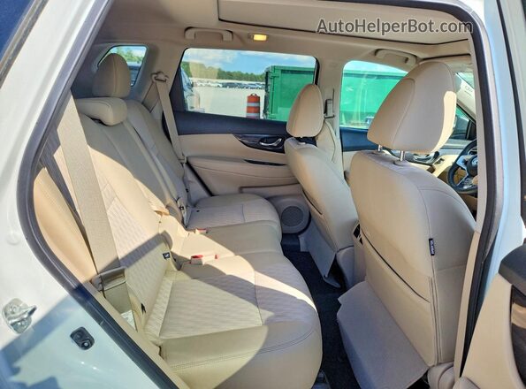 5N1AT2MV0JC769011 2018 NISSAN ROGUE White Vista de los asientos traseros