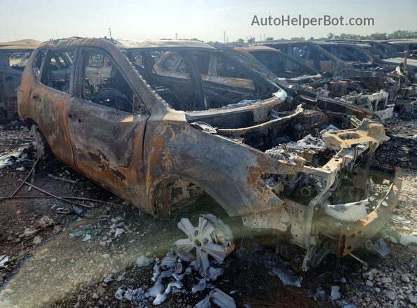 5N1AT2MV1HC773501 2017 NISSAN ROGUE Burn Przód prawy