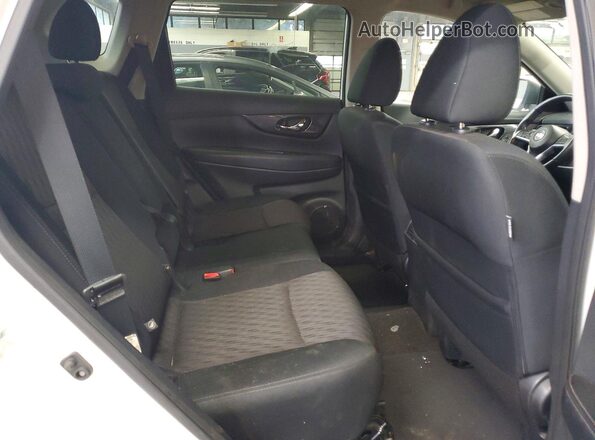 5N1AT2MV1JC810780 2018 NISSAN ROGUE White Widok wnętrza z tyłu