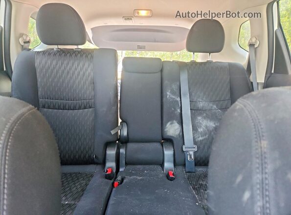 5N1AT2MV1JC847845 2018 NISSAN ROGUE White Widok tylnych siedzeń