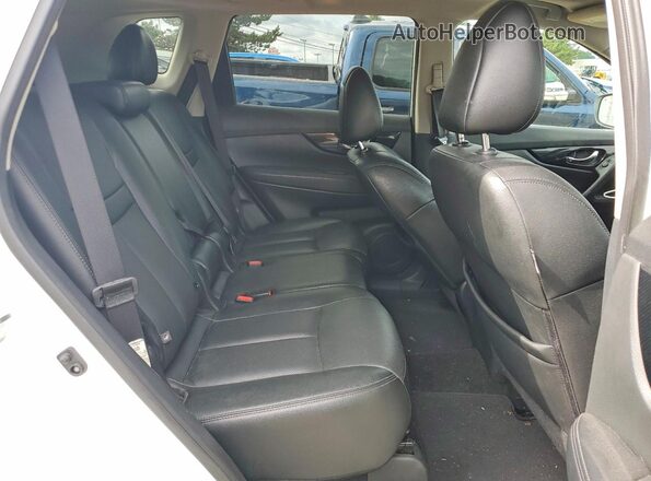 5N1AT2MV2HC796222 2017 NISSAN ROGUE Белый Вид задней части салона