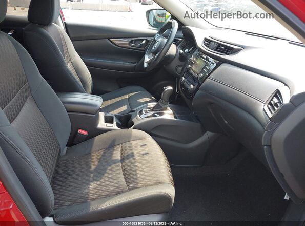 5N1AT2MV2HC802441 2017 NISSAN ROGUE Красный Вид салона спереди