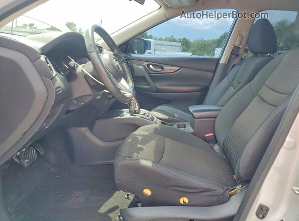 5N1AT2MV2HC846066 2017 NISSAN ROGUE Silver Front interior view