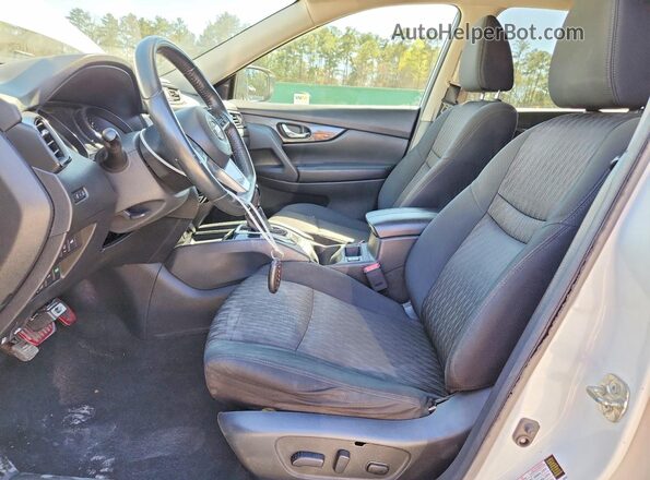 5N1AT2MV2HC880573 2017 NISSAN ROGUE White Вид салону спереду