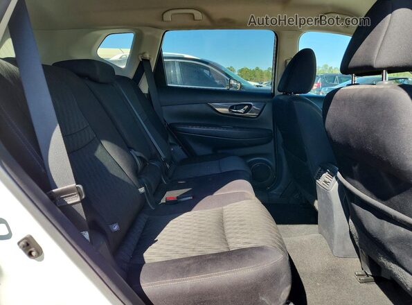 5N1AT2MV2HC880573 2017 NISSAN ROGUE White Вид задньої частини салону