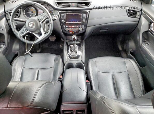 5N1AT2MV2JC736026 2018 NISSAN ROGUE Red Dashboard view