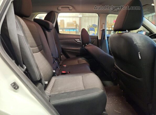 5N1AT2MV3HC784564 2017 NISSAN ROGUE Белый Вид задней части салона