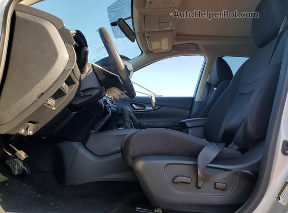 5N1AT2MV3HC845766 2017 NISSAN ROGUE Silver Вид салону спереду