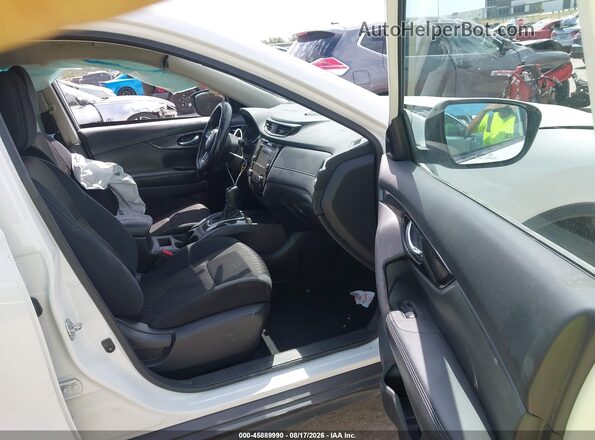 5N1AT2MV3JC790693 2018 NISSAN ROGUE White Widok wnętrza z przodu