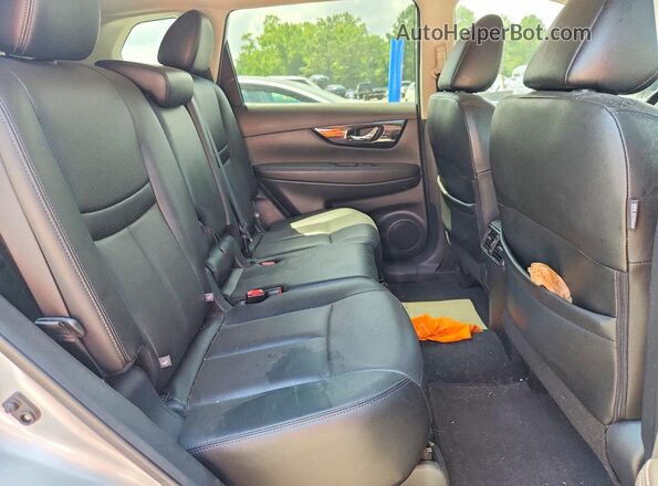 5N1AT2MV4KC783933 2019 NISSAN ROGUE Серебряный Вид задней части салона