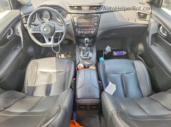 5N1AT2MV4KC783933 2019 NISSAN ROGUE Серебряный Вид панели приборов