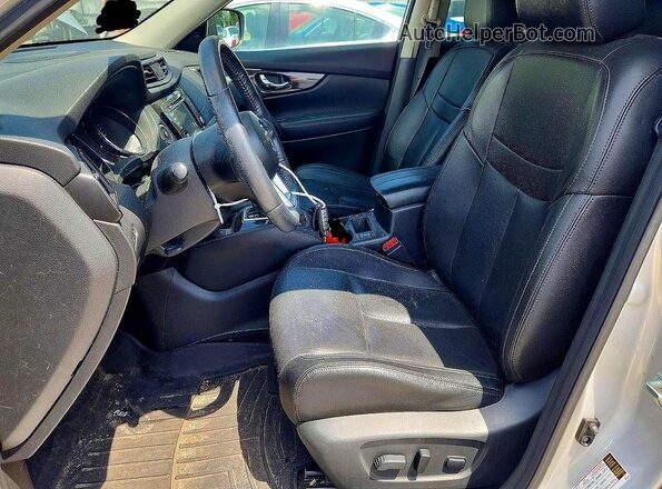 5N1AT2MV4KC783933 2019 NISSAN ROGUE Серебряный Вид салона спереди