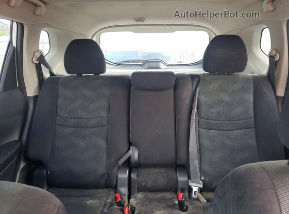 5N1AT2MV5GC758885 2016 NISSAN ROGUE White Rear seats view