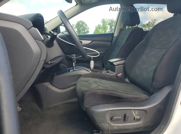 5N1AT2MV5GC758885 2016 NISSAN ROGUE White Front interior view