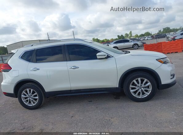 5N1AT2MV5HC849558 2017 NISSAN ROGUE Белый Вид задней части салона