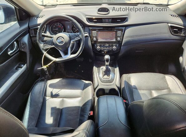 5N1AT2MV6HC894041 2017 NISSAN ROGUE White Vista del salpicadero
