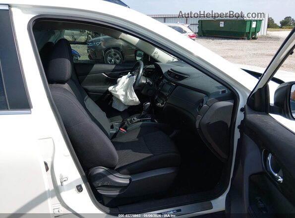 5N1AT2MV6JC842088 2018 NISSAN ROGUE Белый Вид салона спереди