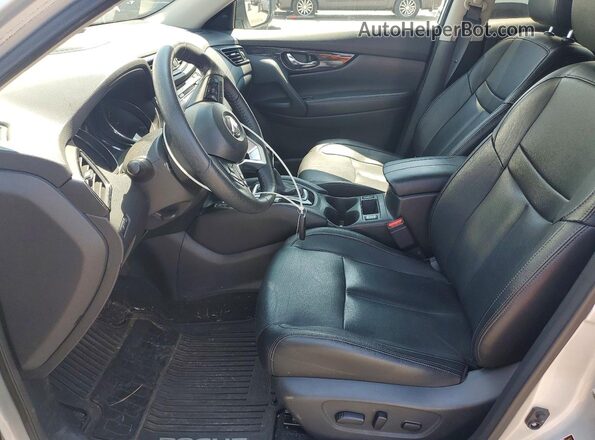 5N1AT2MV6KC811554 2019 NISSAN ROGUE Silver Widok wnętrza z przodu