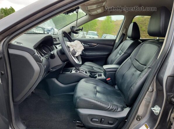 5N1AT2MV6LC743404 2020 NISSAN ROGUE Gray Вид салону спереду