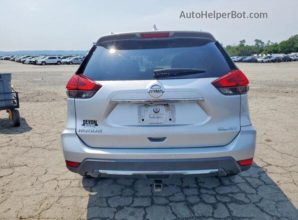 5N1AT2MV7HC848654 2017 NISSAN ROGUE Silver Вид ззаду