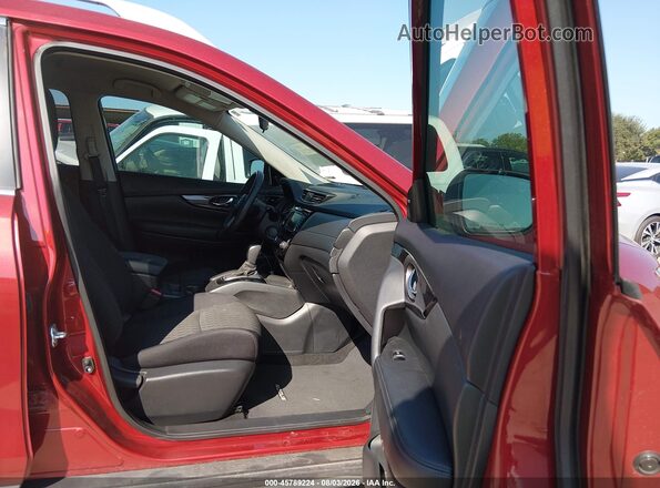 5N1AT2MV7JC762167 2018 NISSAN ROGUE Темно-бордовый Вид салона спереди