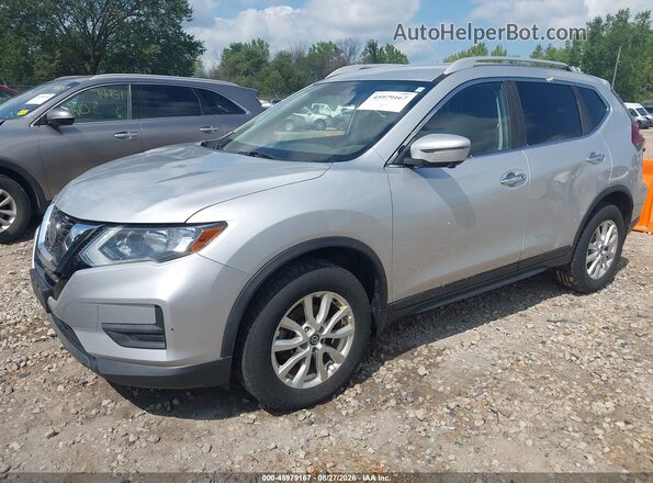 5N1AT2MV7JC802490 2018 NISSAN ROGUE Silver Vista tres cuartos delantera izquierda