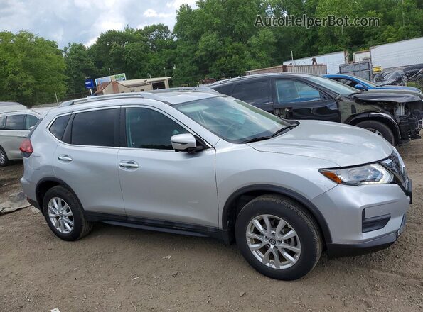5N1AT2MV8JC768978 2018 NISSAN ROGUE Серебряный Передняя правая четверть