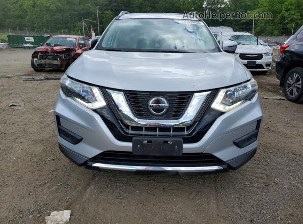 5N1AT2MV8JC768978 2018 NISSAN ROGUE Серебряный Вид спереди