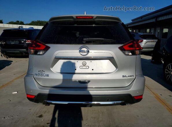 5N1AT2MV8KC823639 2019 NISSAN ROGUE Серебряный Вид сзади
