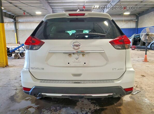 5N1AT2MV9HC779952 2017 NISSAN ROGUE Белый Вид сзади