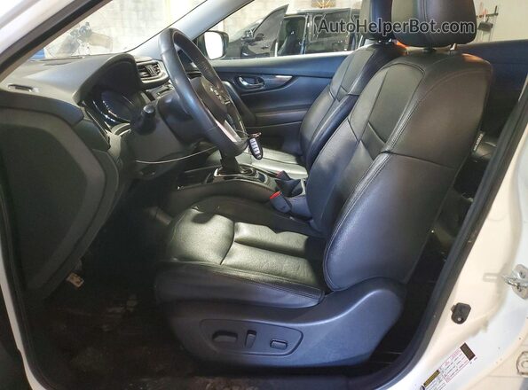 5N1AT2MV9HC779952 2017 NISSAN ROGUE Белый Вид салона спереди