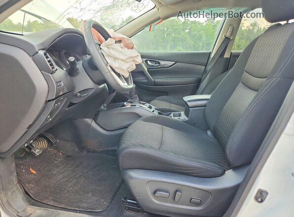 5N1AT2MV9HC796878 2017 NISSAN ROGUE Белый Вид салона спереди