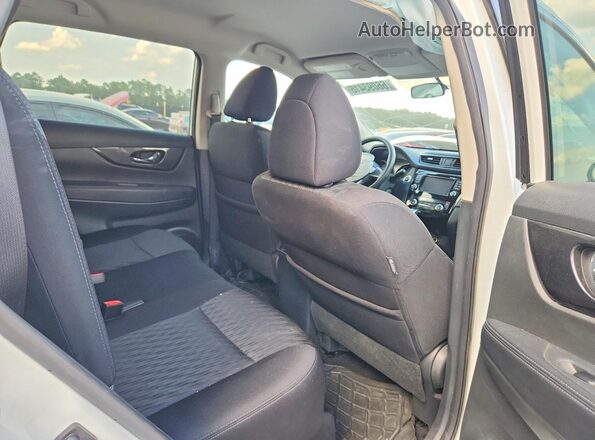 5N1AT2MV9HC796878 2017 NISSAN ROGUE Белый Вид задней части салона
