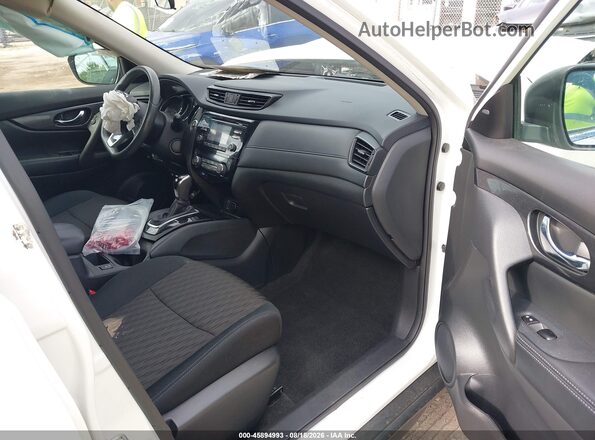 5N1AT2MV9HC826753 2017 NISSAN ROGUE White Front interior view