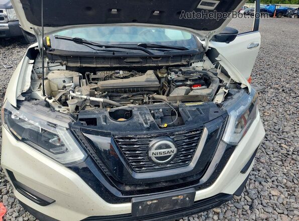5N1AT2MV9JC734077 2018 NISSAN ROGUE White Rear interior view
