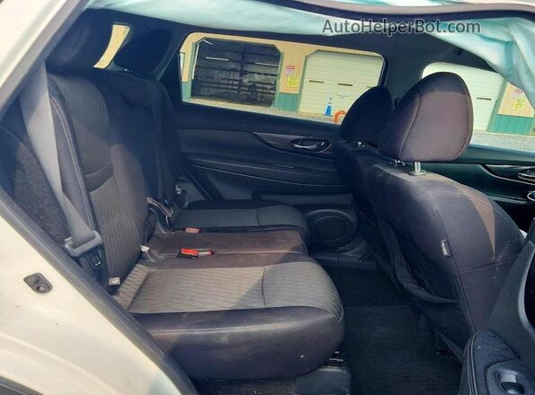 5N1AT2MV9JC734077 2018 NISSAN ROGUE White Rear seats view