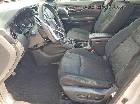 5N1AT2MV9JC769833 2018 NISSAN ROGUE Silver Սալոնի դիմացի տեսք