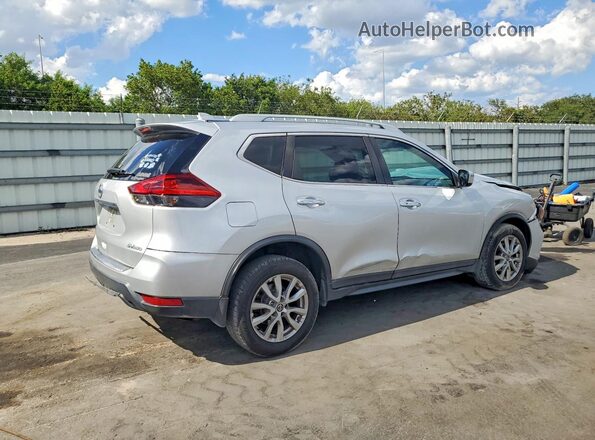 5N1AT2MV9JC769833 2018 NISSAN ROGUE Silver Հետևի աջ