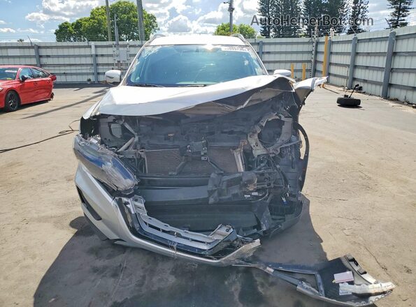 5N1AT2MV9JC769833 2018 NISSAN ROGUE Silver Դիմացի տեսք