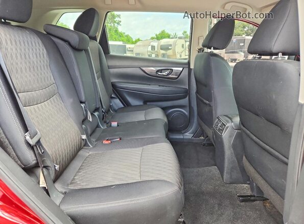 5N1AT2MV9JC826225 2018 NISSAN ROGUE Red Widok wnętrza z tyłu
