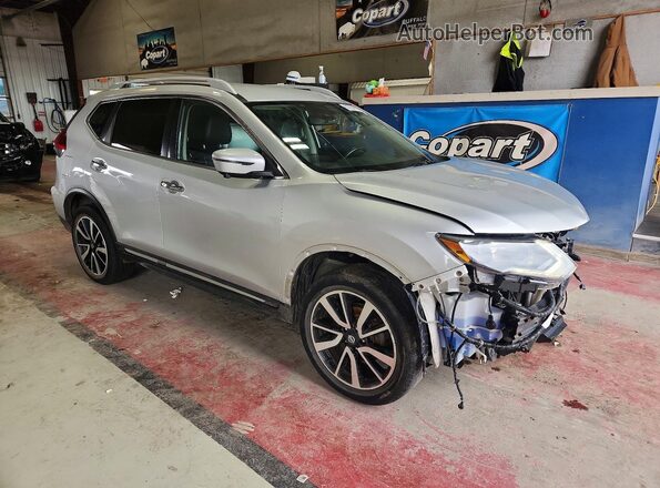 5N1AT2MV9LC709179 2020 NISSAN ROGUE Серебряный Передняя правая четверть